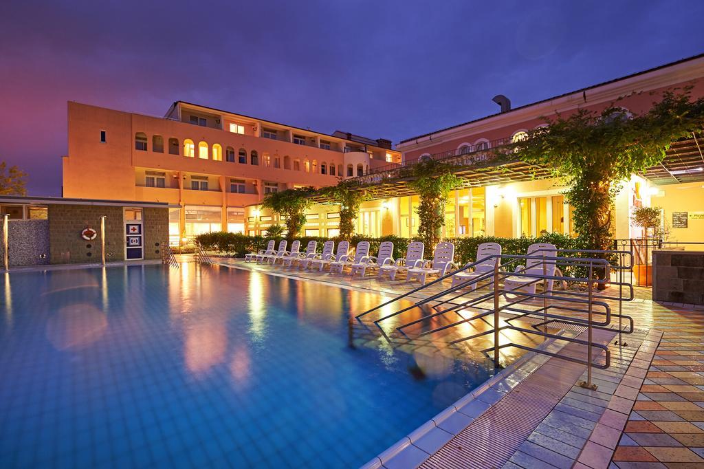 Hotel Delfin Изола Екстериор снимка